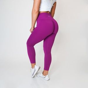 NVGTN Berry Scrunch Leggings
